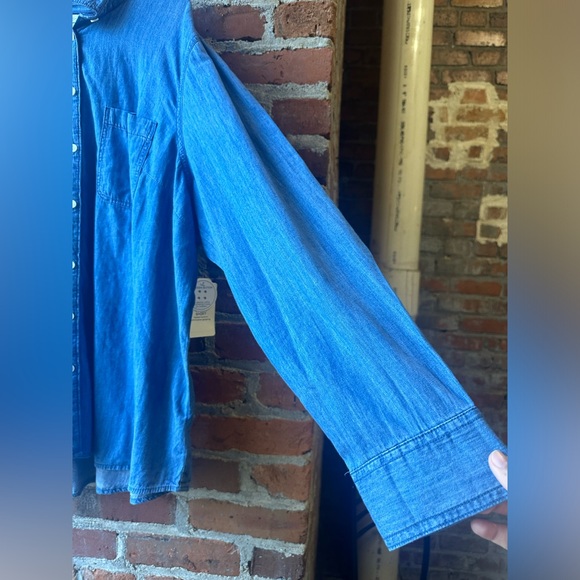 ST. John’s Bay Women’s Classic Denim Shirt, size 2xl - Picture 7 of 13